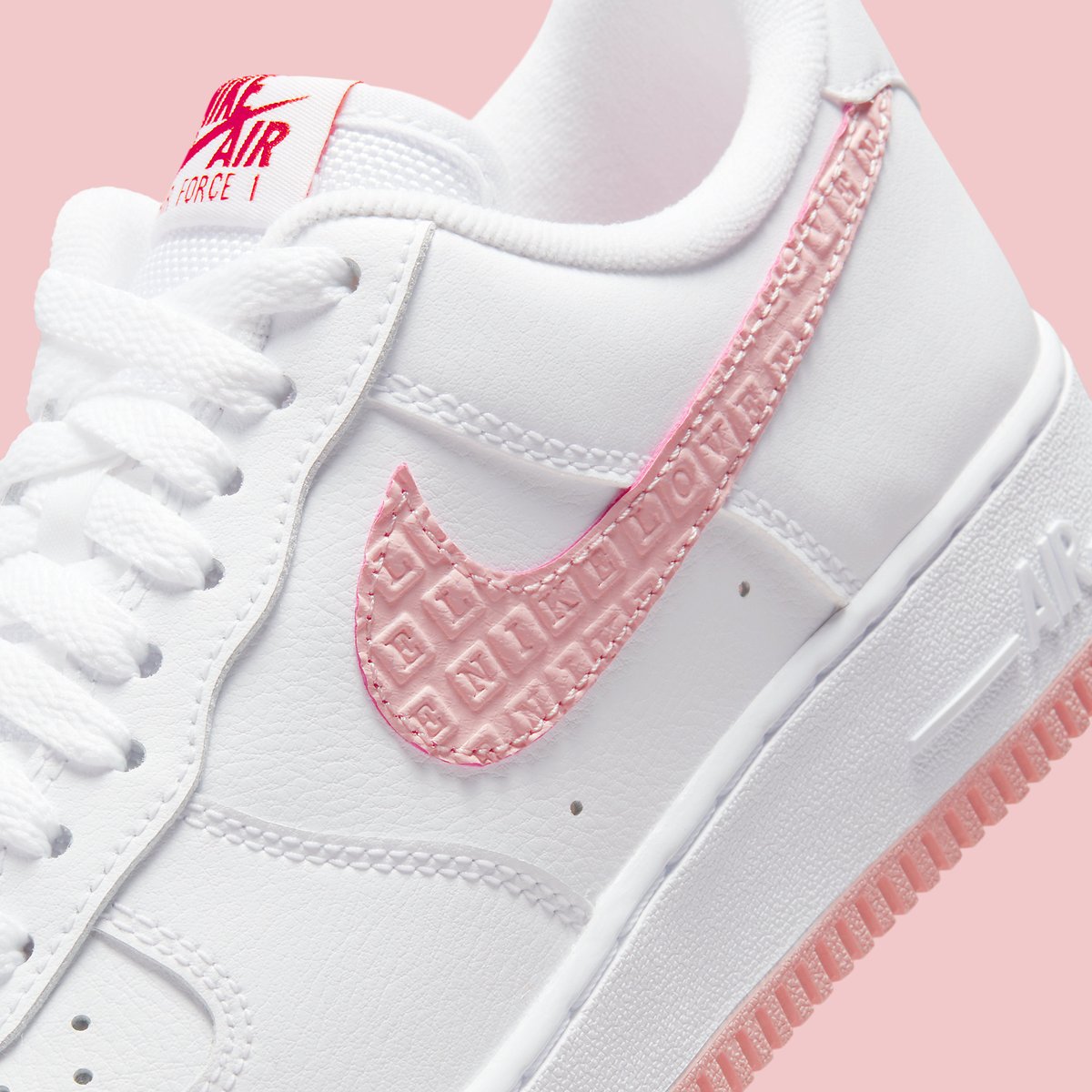 houseofheat's tweet photo. First Looks at the 2022 Nike Air Force 1 “Valentine’s Day” 💘

MORE HERE: https://t.co/0B35gih8IT https://t.co/YL4cFBjjNq