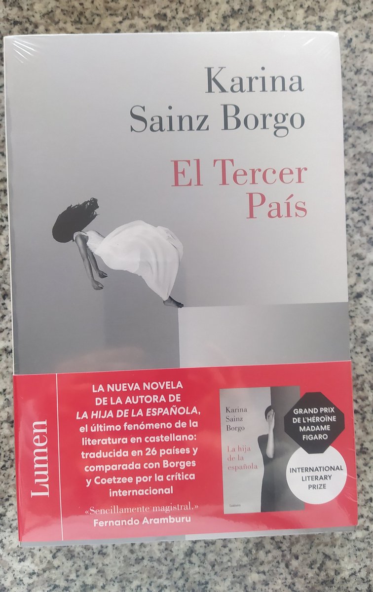 MAlejandraGR's tweet photo. Apreciada escritora, por fin vuelvo a leer una obra tuya, feliz por éste obsequio de mi esposo. Saludos @karinasainz https://t.co/FaJTcNZUll