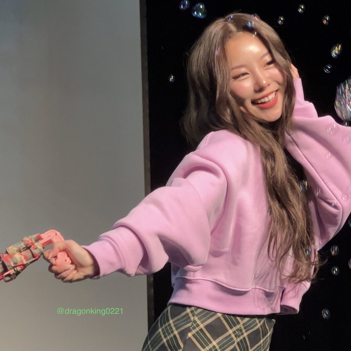 dragonking0221's tweet photo. 220121마마무 휘인 케이타운 대면팬싸
........🤭 https://t.co/MRAjPLI0pY