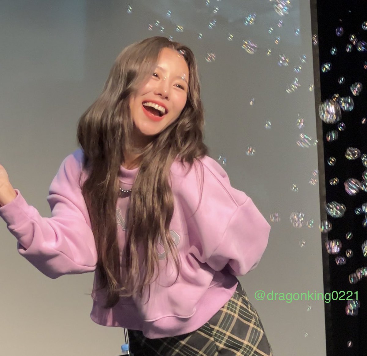 dragonking0221's tweet photo. 220121마마무 휘인 케이타운 대면팬싸
........🤭 https://t.co/MRAjPLI0pY