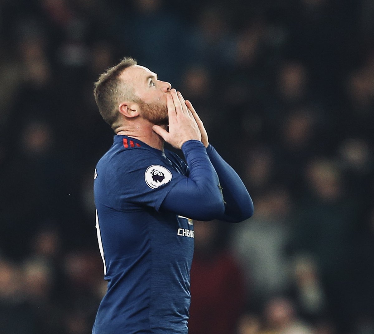 ManUtd's tweet photo. Our 𝒈𝒓𝒆𝒂𝒕𝒆𝒔𝒕-𝒆𝒗𝒆𝒓 goalscorer. 

👑 @WayneRooney 

#MUFC | #PhotoOfTheDay https://t.co/xcAhVFGH6V