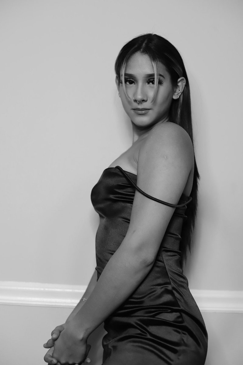 carmellydoll's tweet photo. Me? insecure? Only in your dreams bitch 🥰 https://t.co/CxTbvr6y0r