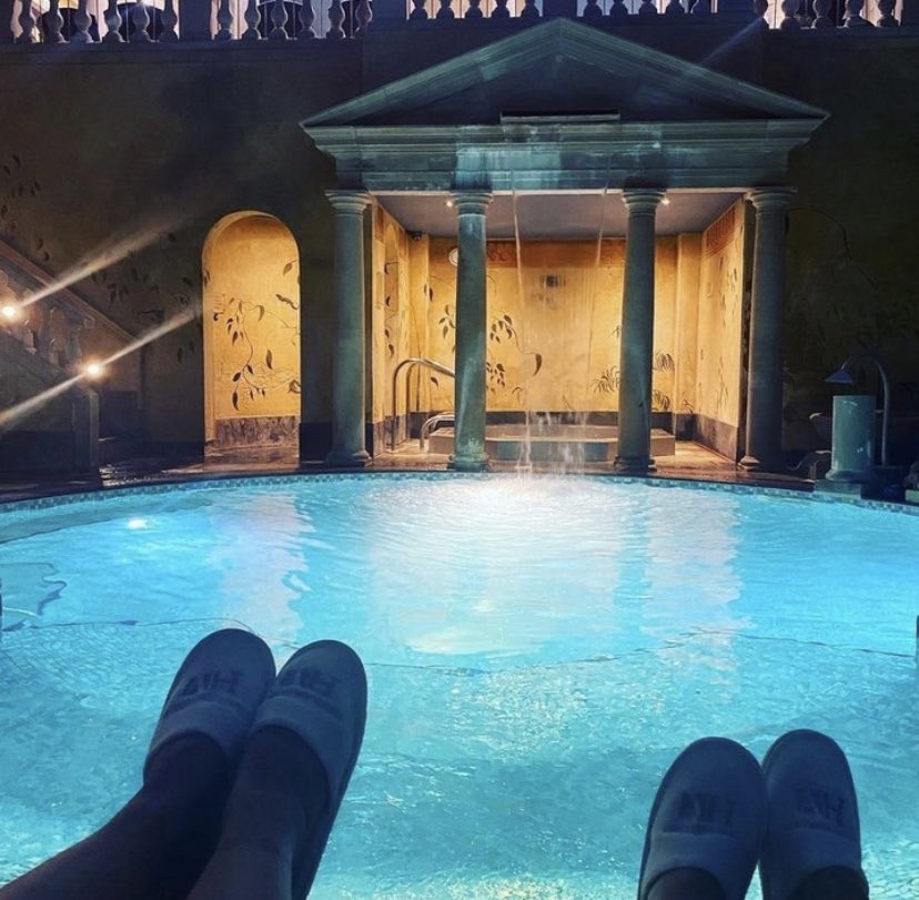 Double tap if you agree all Fridays should look like this #FeetupFriday 🧖‍♀️

Slip into a world of relaxation with our ‘Utopia Spa Day’ - Bit.ly/UtopiaSpaDay

📷 - @amyjane_aesthetics 

#alexandemoments