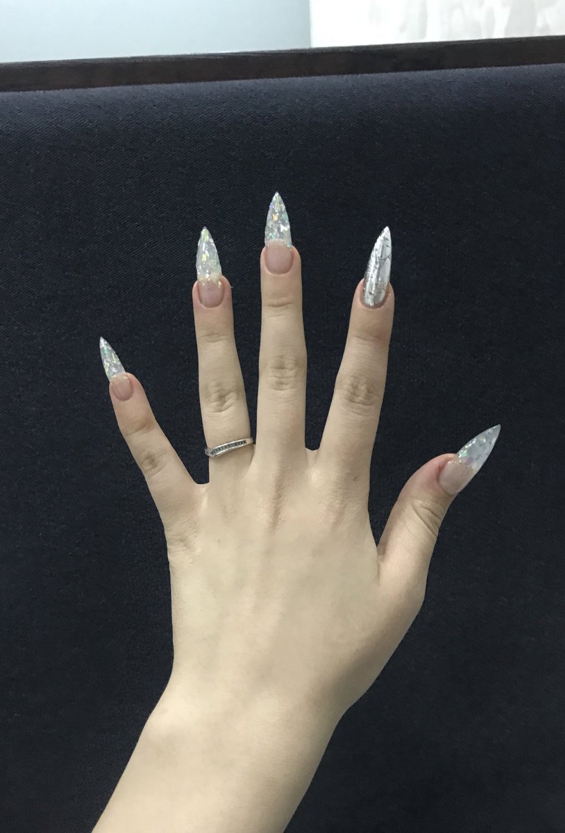 accioUGH's tweet image. + скилл: могу выколоть глаз 👻