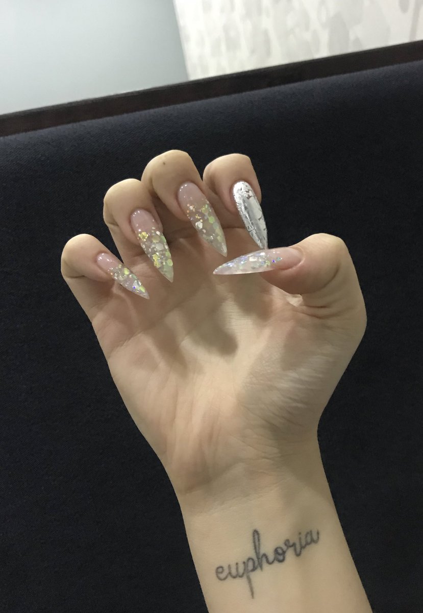 accioUGH's tweet image. + скилл: могу выколоть глаз 👻