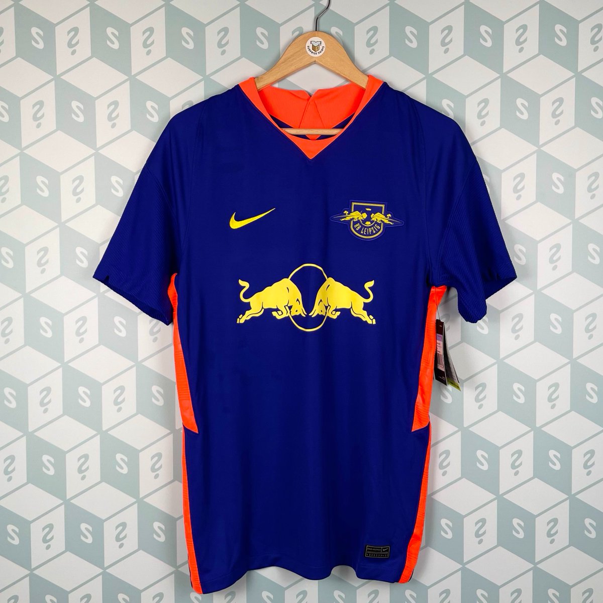 SurpriseShirts's tweet image. If Kevin De Bruyne STARTS for Man City against Southampton this afternoon, we'll giveaway a surpriseshirts.co.uk Mystery Box 📦👕

👇 How to enter
♻️ Retweet
✅ Follow us 
 
That's it! Good luck 🍀