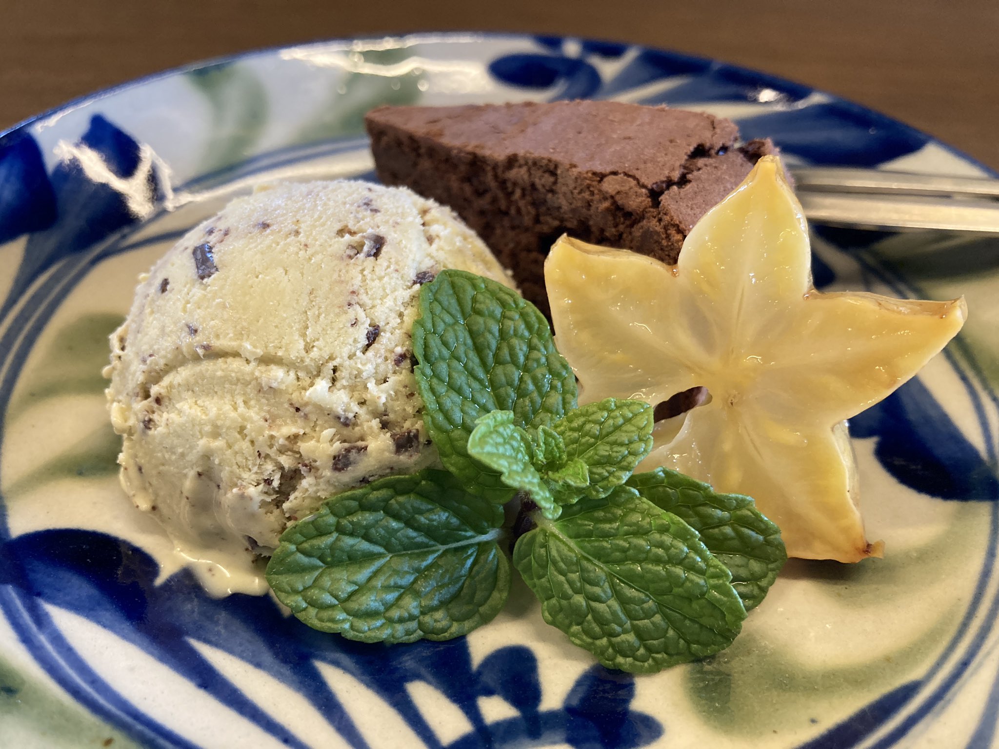 Yuji おきなわカエル商会 サブ3 5そしてその先を目指せ En Twitter 首里石嶺のkitchen Kenohiでミントアイス をいただいてきました 庭で採れた新鮮なミントで作られたアイスは普通のミントアイスとは別物 大人が楽しめるスイーツです 店内飲食は予約制です お庭も