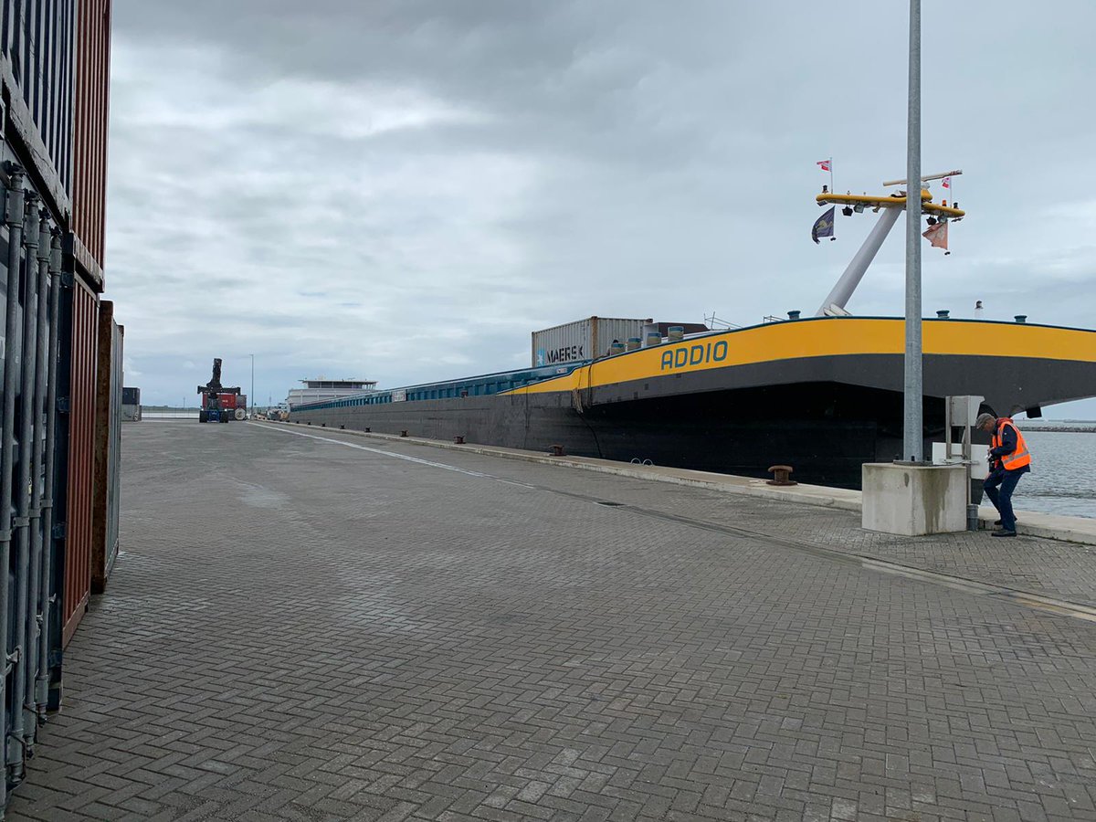 Het vervoer via containers blijft groeien. Op het terrein van Flevokust Haven worden zowel tijdelijk als langdurig containers en gecontaineriseerde goederen opgeslagen. Het is mogelijk om containers bij ons te huren voor opslag. Meer hierover vind je op: flevokusthaven.nl/fkh/Flevokust-…