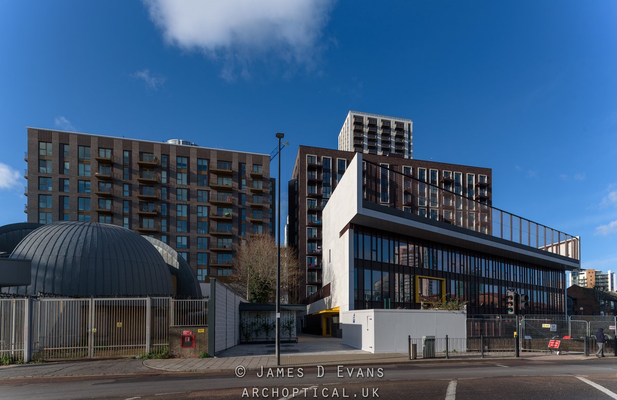 Wood Wharf, Isle of Dogs. archoptical.uk/2022/wood-whar… #woodwharf #isleofdogs #docklands #architecture #construction #photography #london