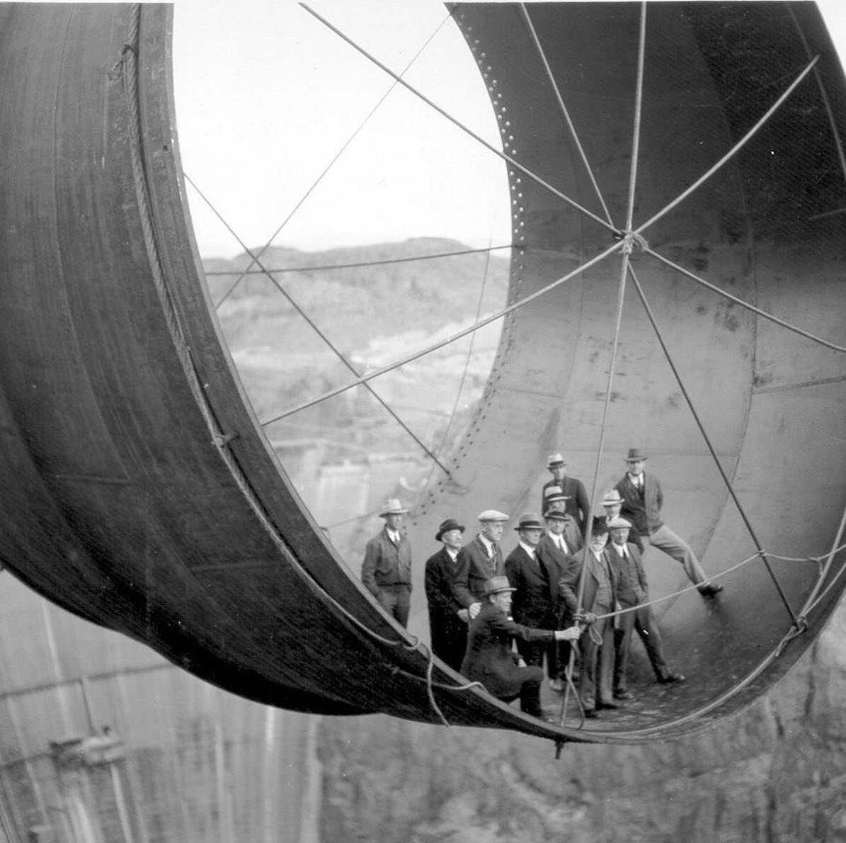 TAKminds's tweet photo. Hoover Dam under construction in 1934.
Determination and planning lead to greatness. However big or small your project is.
#humanachievement #design #worldwonders #bigstructures #natureandman https://t.co/A1c7bKZ4Bt