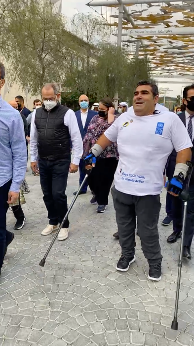 During #ExpoWalk4Climate, <a href="/Mikaelhaddad/">Michael Haddad</a> <a href="/UNDPArabStates/">UNDP Arab States</a> Goodwill ambassador interacted with visitors in @Expo2020dubai to raise their awareness about climate emergency and #climateaction  #UNHub  #UNxExpo