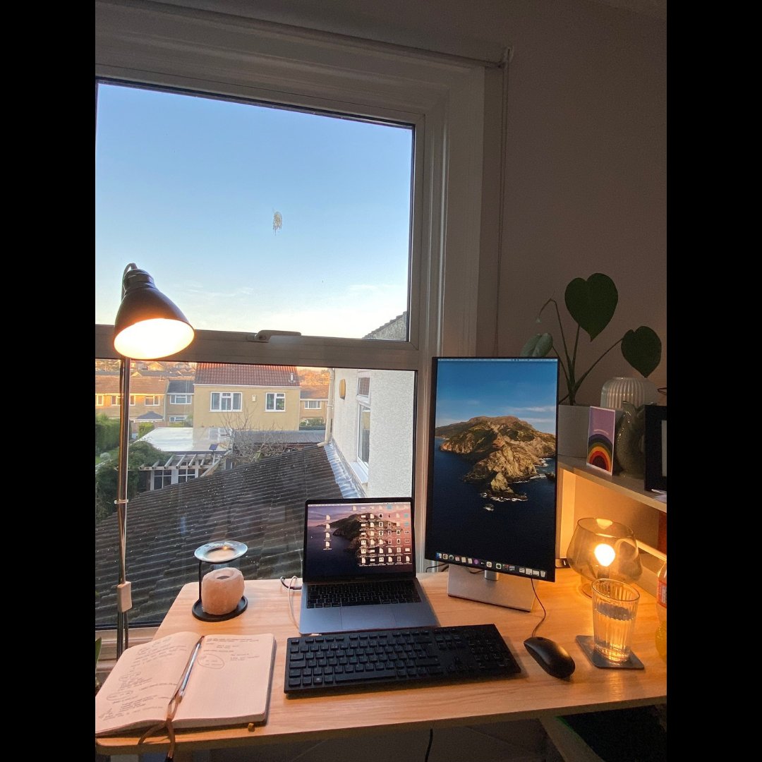 PlaySportsNet's tweet image. As we’re all working remotely over the pandemic, Discovery and PSN have put together a work from home kit to ensure that our employees have everything they need. Have a look at these NEAT setups!
#workfromhome #homesetups