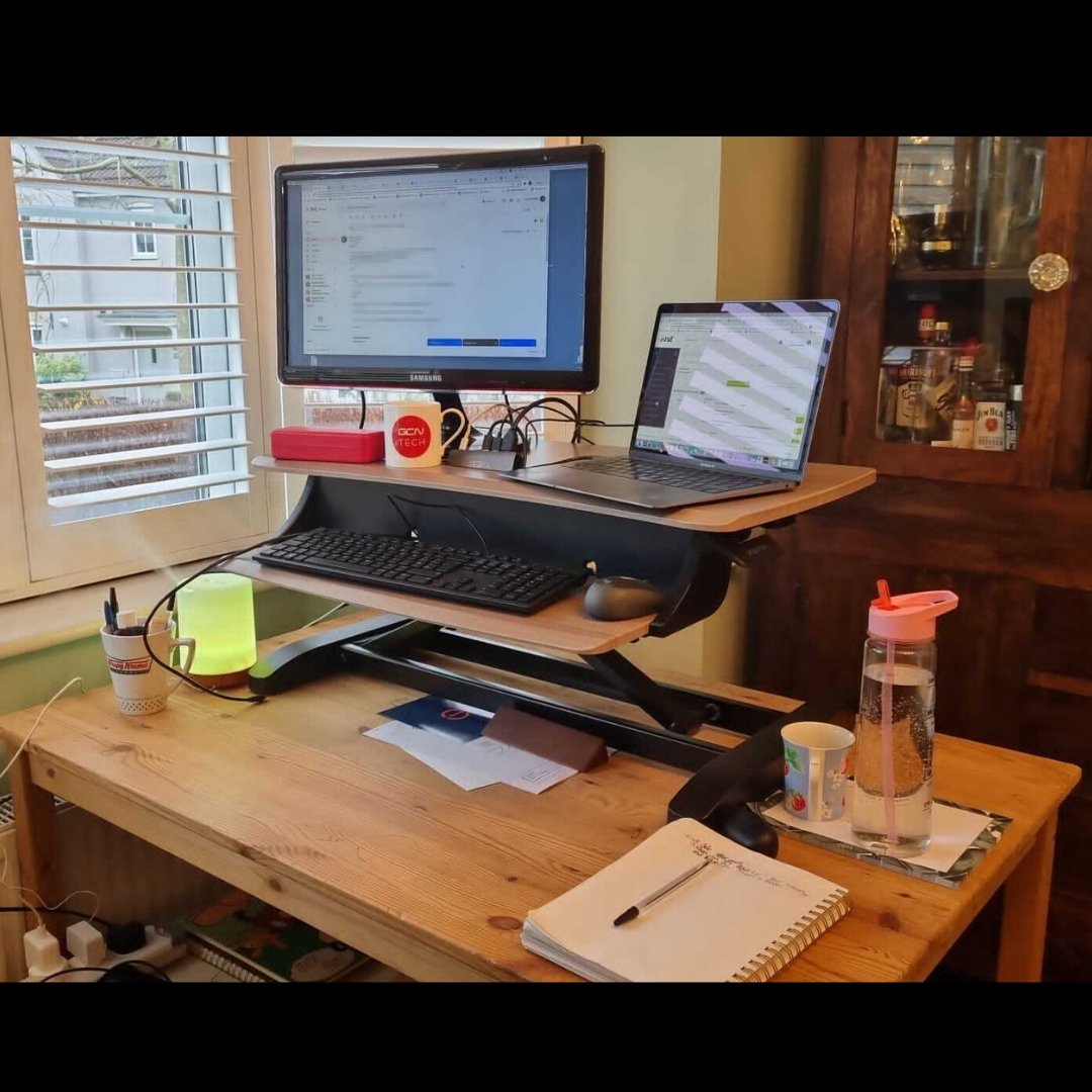 PlaySportsNet's tweet image. As we’re all working remotely over the pandemic, Discovery and PSN have put together a work from home kit to ensure that our employees have everything they need. Have a look at these NEAT setups!
#workfromhome #homesetups