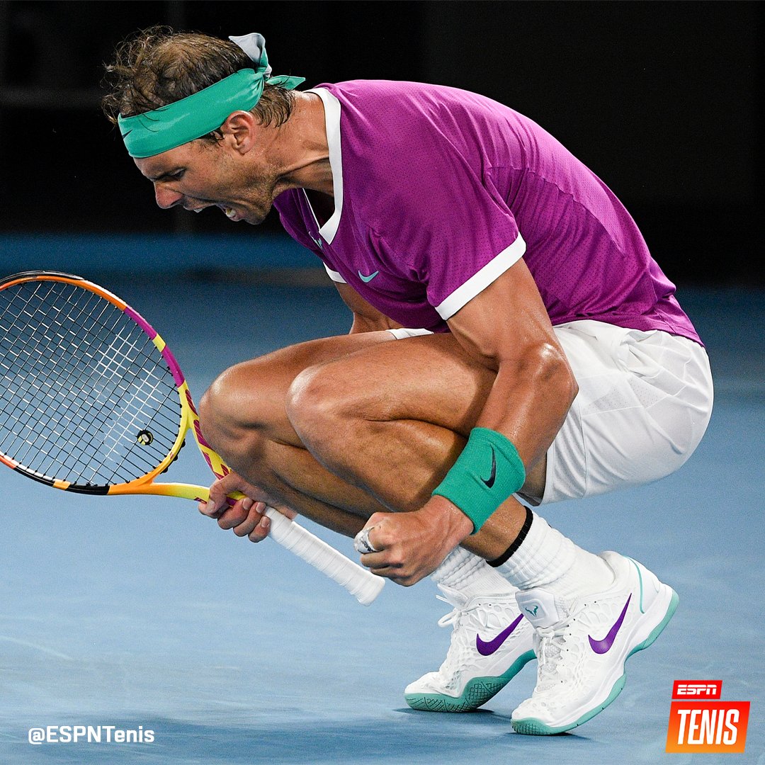 ESPNtenis's tweet photo. 🔥 ¡LA FIERA ANDA SUELTA EN MELBOURNE!

🇪🇸 Rafa Nadal estiró a 8-0 su ventaja en el historial vs. Khachanov (6-3, 6-2, 3-6 y 6-1) y avanzó a la segunda semana del #AusOpen.

🔛 Mannarino o Karatsev, su desafío en octavos. https://t.co/UOKRWcCl1d