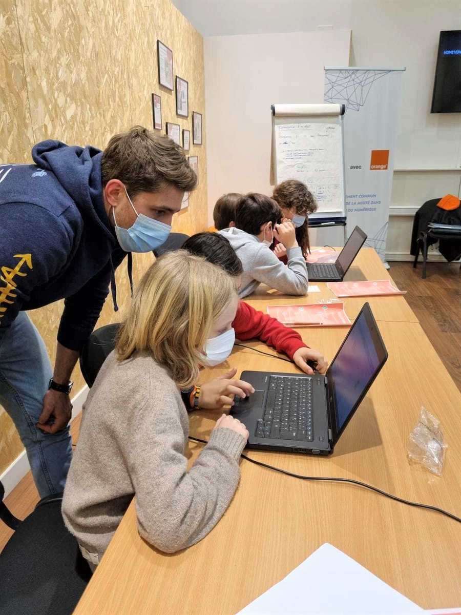 4LDigital's tweet photo. Les ateliers numériques à destination des #enfants — animés par @MagicMakersAt — ont débuté hier après-midi à la Maison LDigital by @OrangeAuRA. Tous les mercredis, ils.elles vont être initié.e.s à #programmation à travers la conception et la réalisation de #jeuxvidéos ! https://t.co/IXGyZMOCDA