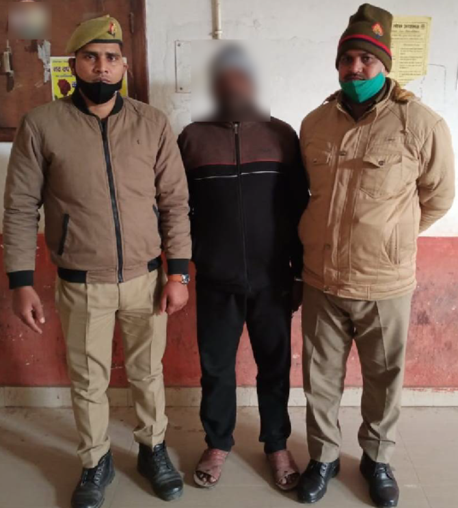 gorakhpurpolice's tweet photo. #gorakhpurpolice
#PoliceAction
#WellDoneCop
#PsRamgarhtaal

#OperationHunt के तहत 25 हजार का इनामिया/हत्या का वांछित अभियुक्त सुरेश गिरफ्तार  

@IPS_VipinTada #UPPolice https://t.co/lXzz2zQ42c
