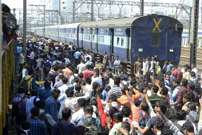 Santosh55423161's tweet photo. #RailwayMinister_SaveStudentsLife https://t.co/hRSKiSoGAB