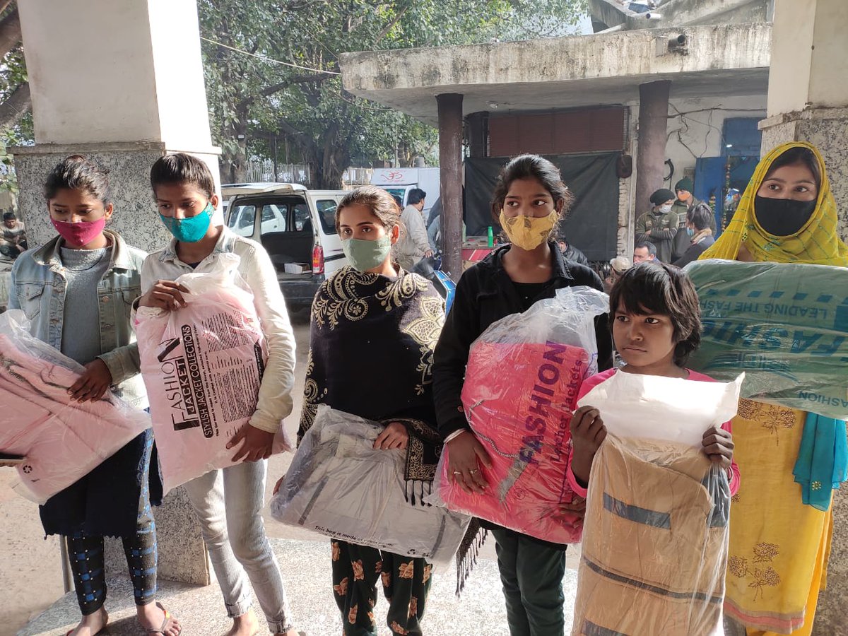 butterfliesngo's tweet photo. Here at INA market, our Chota Doctors (Child Health Educators) are helping in the distribution of relief material. 
#health #doctors #educators #chotadoctors #childdoctors #healthcoopearative https://t.co/4haVvgZMgy