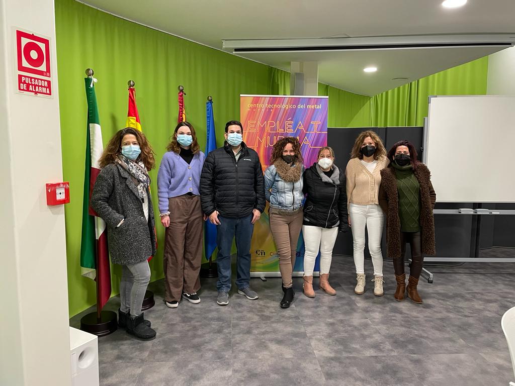 CPEC_Cehegin's tweet photo. Con la entrega de Diplomas finaliza el curso Empléate. Gracias Alba. Gran trabajo  #viverosdeempresas #elcoso #ctmetal https://t.co/9CBBNQ5L5T