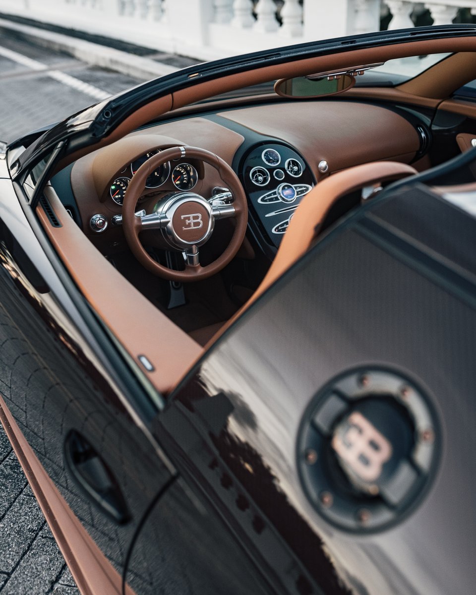 The fastest and most powerful roadster of its era.The VEYRON 16.4 Grand  Sport Vitesse helped redefine the open-top driving experience with 1,200  PS. One of the very last to be ever produced, image size:960x1200