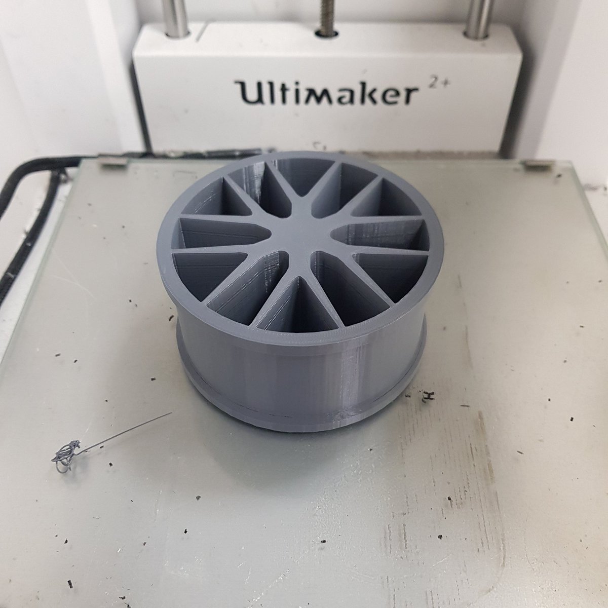 Boyer_monod's tweet photo. Malgré la période, les premières Bac Pro technicien d'usinage #TU #TRPM  poursuivent leurs projets #chefdoeuvre. Petit aperçu des prototypes par #impression3d. Prochaine étape, préparation de l'usinage dans notre atelier au lycée G.Monod #monodElB https://t.co/K6ujXNVXCE
