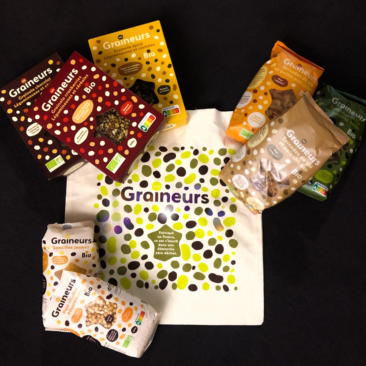 [📢JEU CONCOURS📢]
Pour bien finir la semaine, on vous offre un lot composé de produits Les Graineurs 🍽️🤗 !
- 3 paquets de torsades de blé/légumineuses
- 3 paquets de grainolas
- 1 paquet de pois chiches décortiqués
- 1 paquet de lentilles jaunes ! 
👉 Pour jouer : RT ! 🐦