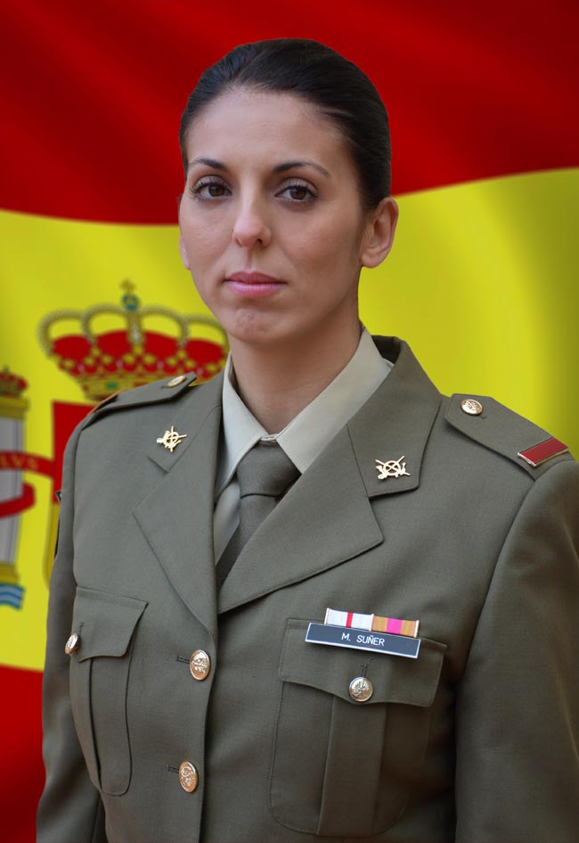 EjercitoTierra's tweet photo. ¡Enhorabuena! cabo 1º Faus, cabo Gómez-Cambronero y soldados Suñer y Hernández. Durante la guardia de seguridad en el Palacio de Capitanía #Barcelona @IGE_ET , actuaron ante la agresión a una mujer, reduciendo al agresor hasta la llegada de la Policía. #SomostuEjército 🇪🇸 https://t.co/g5LABWUX9B