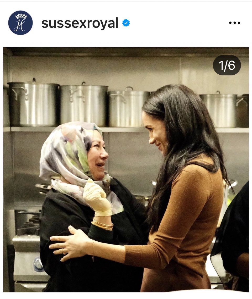 jozzzaphen's tweet image. #HappyHuggingDay just a few precious moment of #HarryAndMeghan 🫂🥰🤴👸🏻#HubbCommunityKitchen #WeAreInvictus #QueensCommonweath #RoyalVisitSA