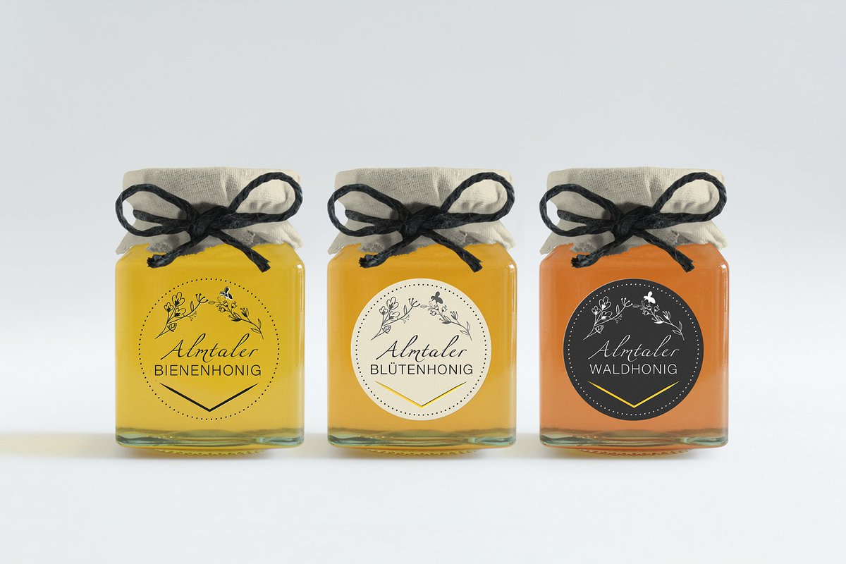 ATMNetMarketing's tweet photo. Für unseren eigenen Honig🍯haben wir ein Logo entworfen und darauf aufbauend ein CD entwickelt. #atmnet #logodesign #logo #design #corporatedesign #brand #branding  #marketing #honey
PS: Der Honig wird (noch) nicht verkauft, aber wann, dann wissen wir wie 😁 https://t.co/HnhiC4AqhK