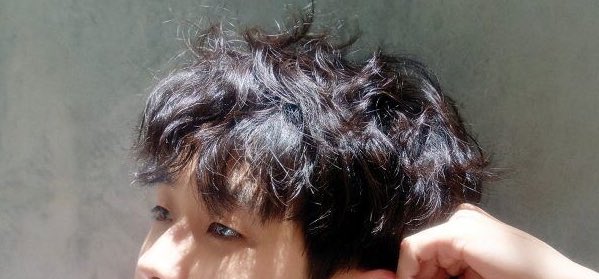 Tuz ishlatadigan qiz bilan jinsiy aloqa qilish Qizlarning eshaklarida narsalar bor.