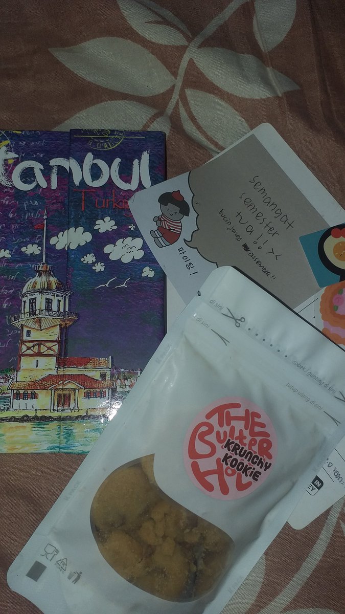 psjaycho's tweet photo. w kaget banget soalnya paket gw udah nyampe dari kemaren-kemaren, taunya surprise dari @jaycixs hello!!! it came home safely thank you ya!!! first time dapet postcard dari turki!!! emang lu paling lucuuu, as written on the note i'll treasure this for as long as possible!! <333 https://t.co/zCHsDg54u5