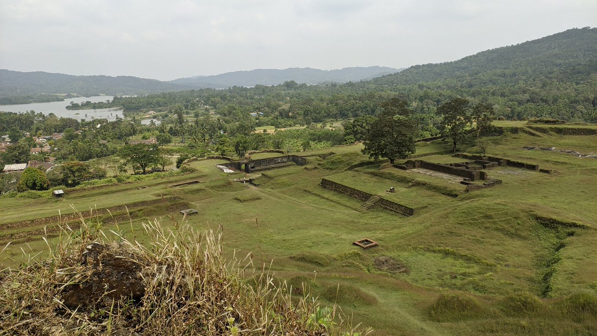 kmanral13's tweet photo. Long forgotten fort stumbled upon by the wayside.
History and mystery wrapped together #nagarafort #shivamogga https://t.co/TGrQop64Kl