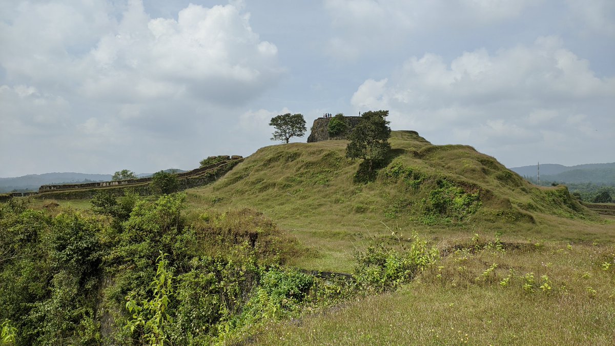 kmanral13's tweet photo. Long forgotten fort stumbled upon by the wayside.
History and mystery wrapped together #nagarafort #shivamogga https://t.co/TGrQop64Kl