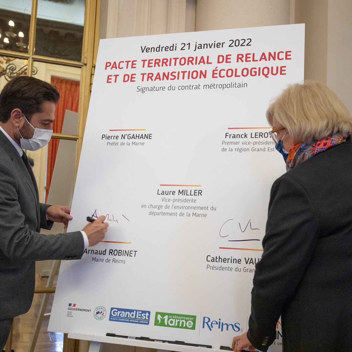 GrandReims's tweet image. Signature aujourd’hui du contrat métropolitain du #GrandReims : Pacte Territorial de Relance et de Transition Écologique, avec la @VilledeReims, l’Etat, la @regiongrandest et le @DptMarne, pour faire du Grand Reims, un territoire référent en matière de neutralité #carbone !