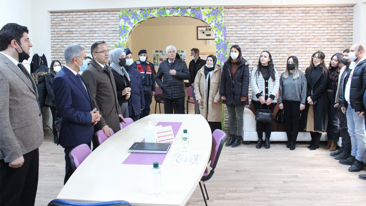 📍Finike İsmail Çalkan İHO
Kaymakam Sn Zafer SAĞ, Bel. Bşk. Sn Mustafa GEYİKÇİ, Jandarma Komutanı Sn Murat Kemal KARAYAKA ve  İlçe Milli Eğitim Müdürü Sn Cengiz COŞKUN karne törenine katıldı. En fazla kitap okuyan öğrencilere hediyeleri verildi.
<a href="/ersinyazici1/">Ersin YAZICI</a> <a href="/AntalyaValilik/">T.C. Antalya Valiliği</a>