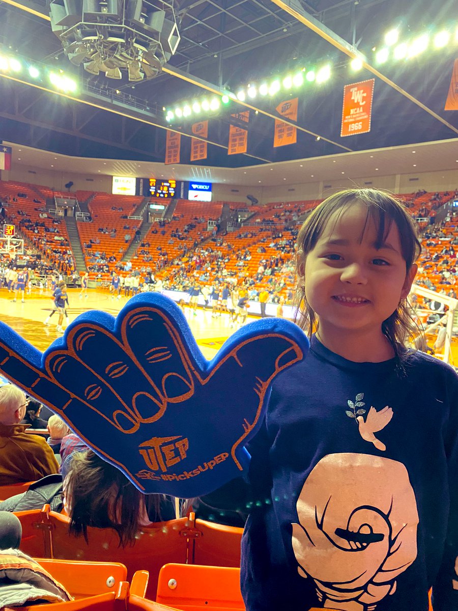 equiroz_BSS's tweet photo. College Thursdays at the Don with my little one 🧡💙🏀 #picksup #UTEPalumni #miniminer @UTEPAthletics @PaydirtPete https://t.co/7NKz24Ce49