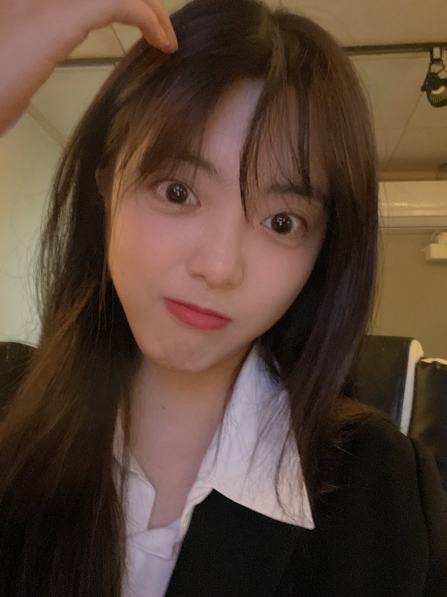 정신차려 앞머리야!!!

#지수연 #☁️