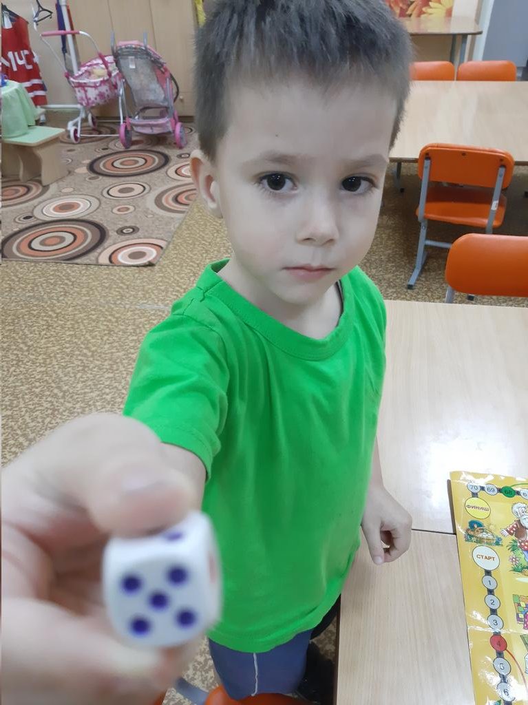 Игра-бродилка - одна из старейших настольных игр, имеющая не только развлекательное, но и образовательное значение, Настольная игра помогает осваивать и систематизировать свои знания в различных областях.В процессе игры у детей развиваются мелкая моторика, речевой аппарат.