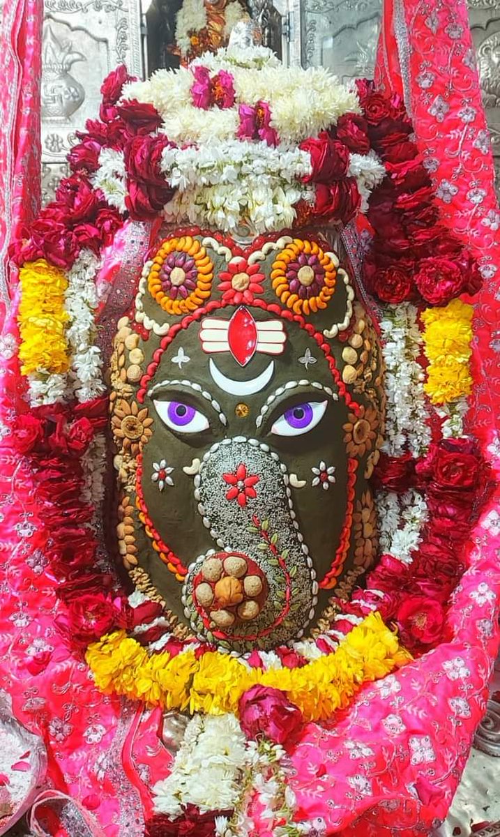 BhargavVini's tweet photo. जय गजानन!!!जो पुरुष न किसी से द्वेष करता है और न किसी की आकांक्षा वह सदा संन्यासी ही समझने योग्य है क्योंकि हे महाबाहो द्वन्द्वों से रहित पुरुष सहज ही बन्धन मुक्त हो जाता है।। जय महाकाल https://t.co/fUqrTr2Jj0