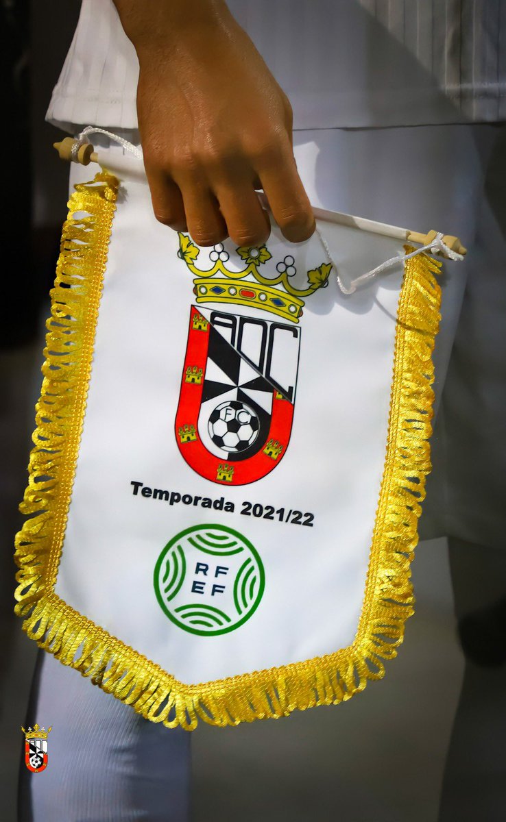 Nuestros colores, nuestro escudo 🤍🖤

Orgullosos de lo que somos 👩‍👩‍👧‍👦🤝

📸 <a href="/canon_zaki/">Canon Zaki</a> 

#SiempreADCeutaFC ⚪️⚫️