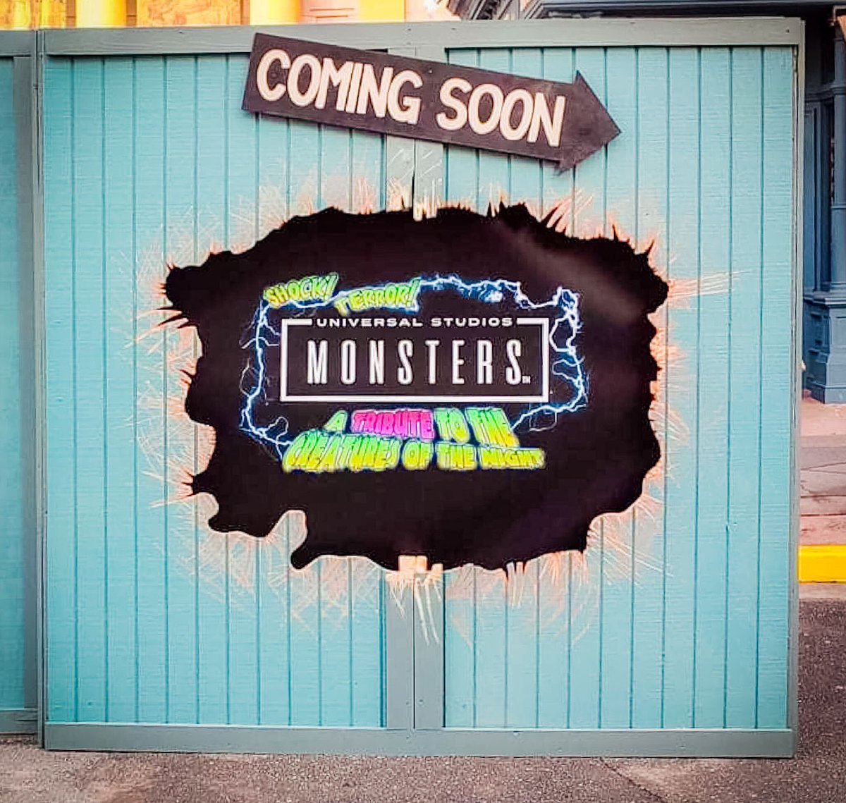 OrlandoInformer's tweet photo. FIRST LOOK: construction walls surrounding the Revenge of the Mummy gift shop advertise a tribute to Universal Monsters coming soon. 👀 https://t.co/jDbNHpHMpJ