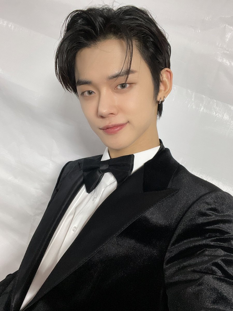 wizardtyun's tweet photo. the suit and tie duo 🎀👔

#MSD #MOASelcaDay #TXT #TOMORROW_X_TOGETHER #YEONJUN @TXT_members https://t.co/5I2EC2uez1