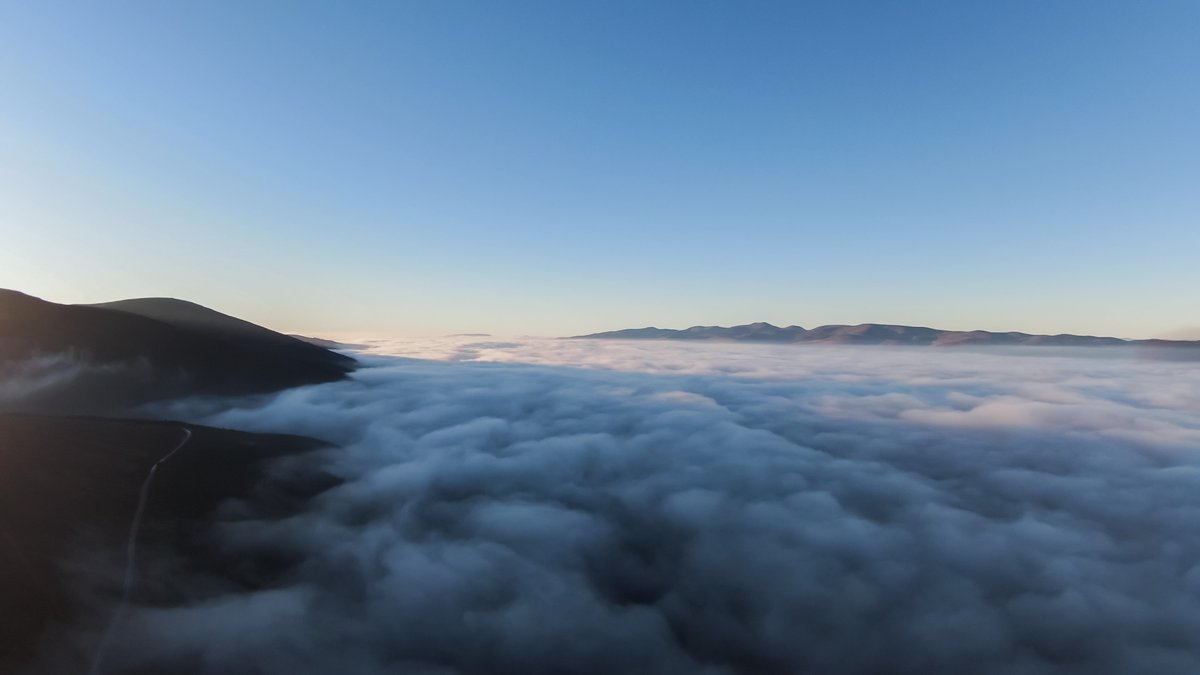 Icy_Samuel's tweet photo. Looking northwest toward the #Galtee Mountains from the #Knockmealdowns.
#dji #fpv #dronephotography #ireland #tipperary https://t.co/Y65ZkiZvpy