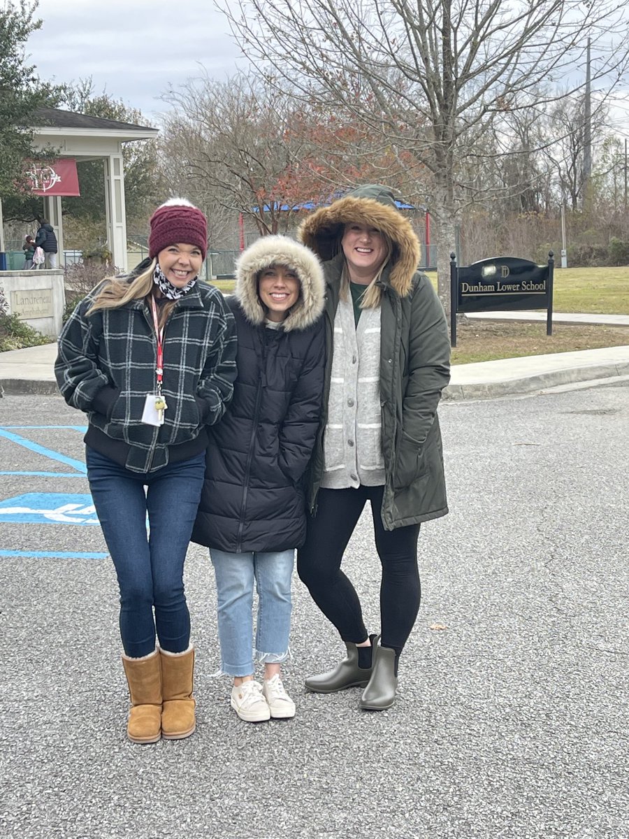 Love our rockstar teachers taking care of lower school carpool on a chilly day!! Close school?? Not today!! They make the difference ⁦@DunhamSchoolBR⁩