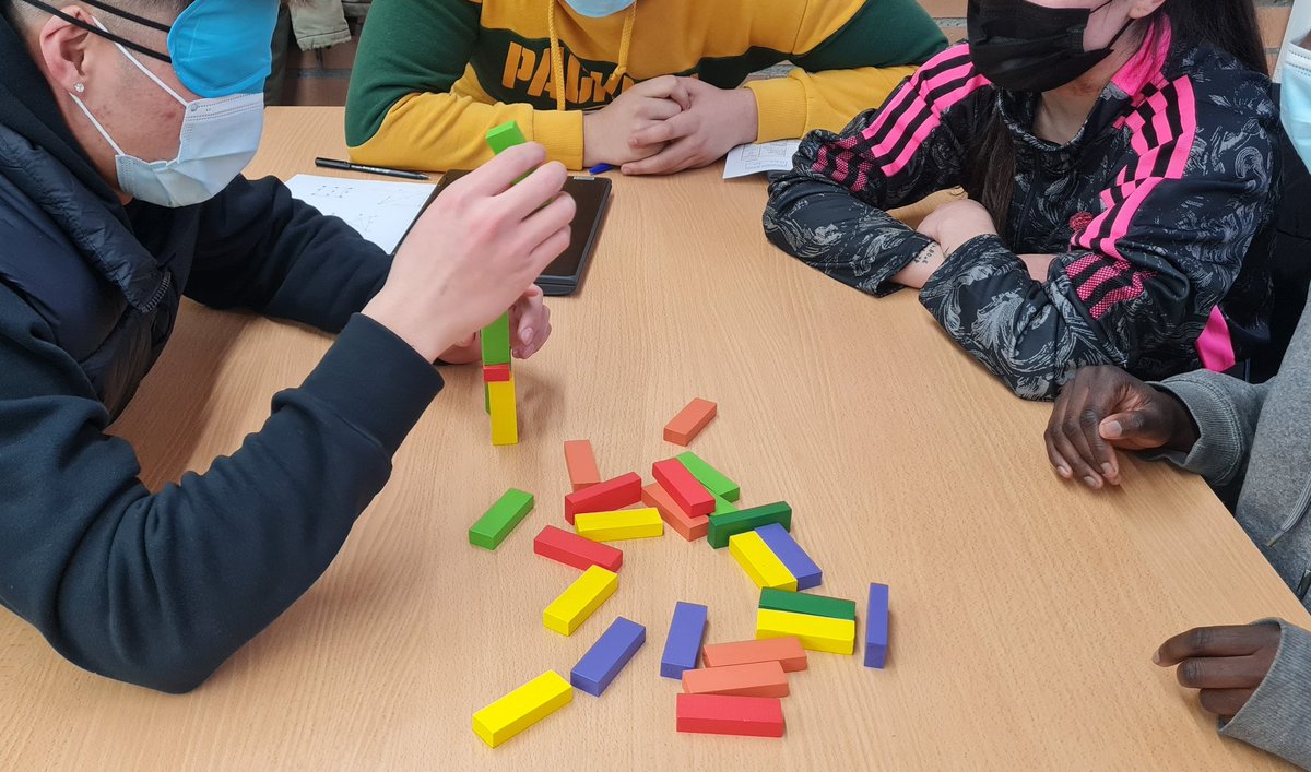 Ahir joves de l' <a href="/boscdelacoma/">INS Bosc de la Coma</a> treballant la #creativitat per l' #emprenedoria dins els recursos educatius d' @olotciutatedu 

#joves #actitudemprenedora #Olot #Garrotxa