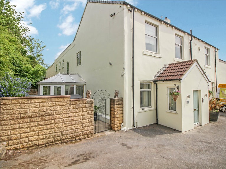 ezmuve's tweet photo. 56 Stocks Bank Rd, linked detached in a great location of Mirfield

🟠6 bedroom 
🟠Diner &amp; living room
🟠Conservatory &amp; many more features
Email - Zee@ezmuve.co.uk
Phone - 01924 927 073
https://t.co/vh5rIcf371 - Let us guide you home!

#Mirfield
#Ezmuve
#Huddersfield https://t.co/hDvTn3SO4z