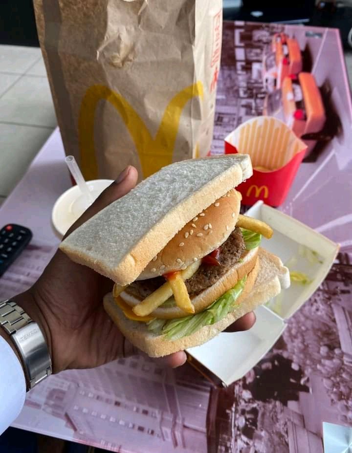 Life_After_18's tweet photo. Late lunch ❤ https://t.co/AUQSlXTuty