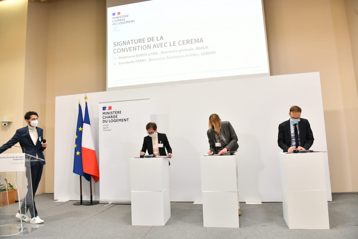CeremaCom's tweet photo. Le Cerema redéfinit son partenariat dans le label @ecoquartiers : un accompagnement  pluridisciplinaire et sur-mesure d'une quinzaine de #territoires. Il a été officialisé par la signature d'une convention avec la DGALN, ce matin lors de la remise des Labels EcoQuartier 2021. https://t.co/dYd7fP5at0