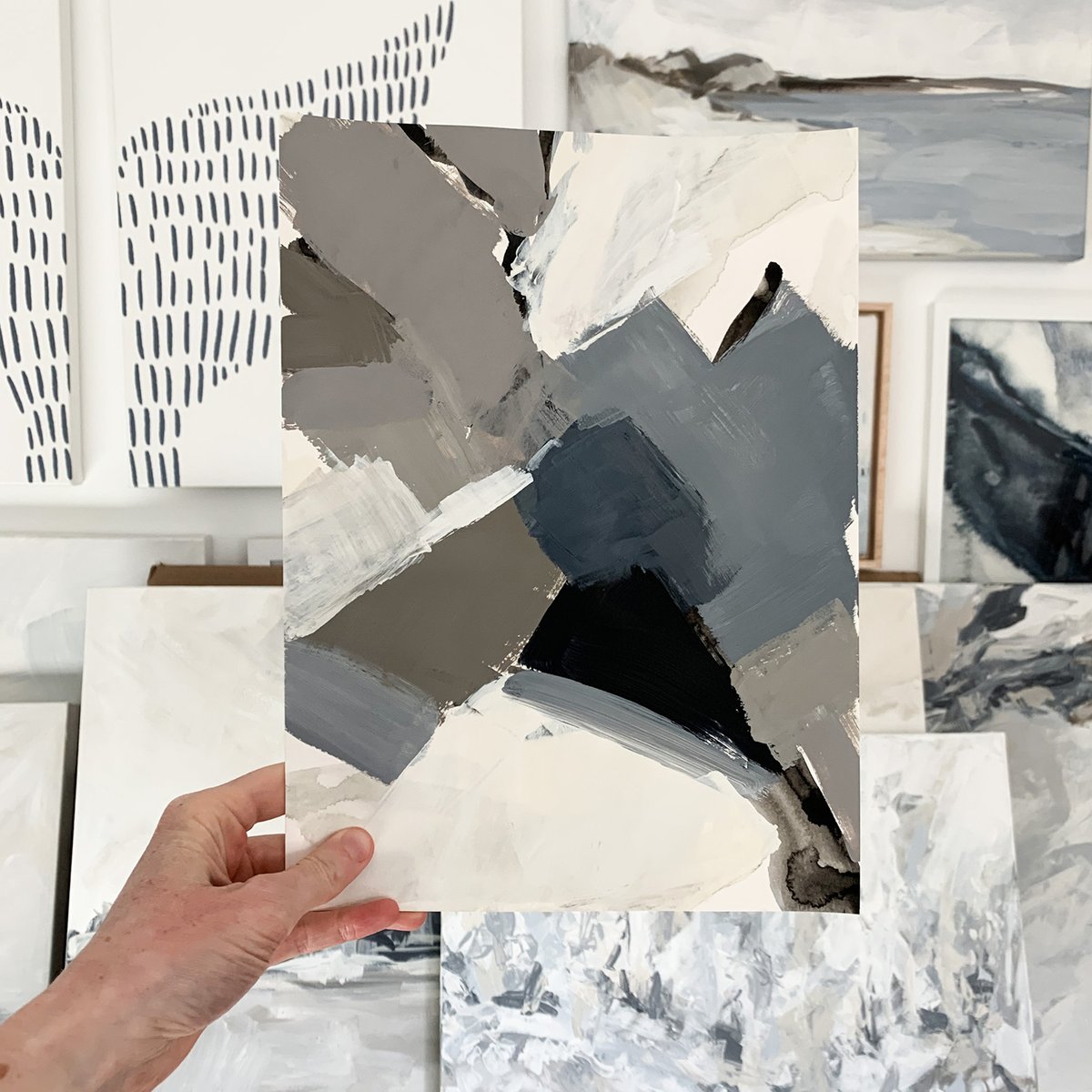 Loving the simple breakdown of shapes in this neutral toned abstract. And the best part? The original painting (on paper) is now available on my website! So excited to start selling new originals again 😍. Stay tuned for some large canvases coming in the next couple of weeks!