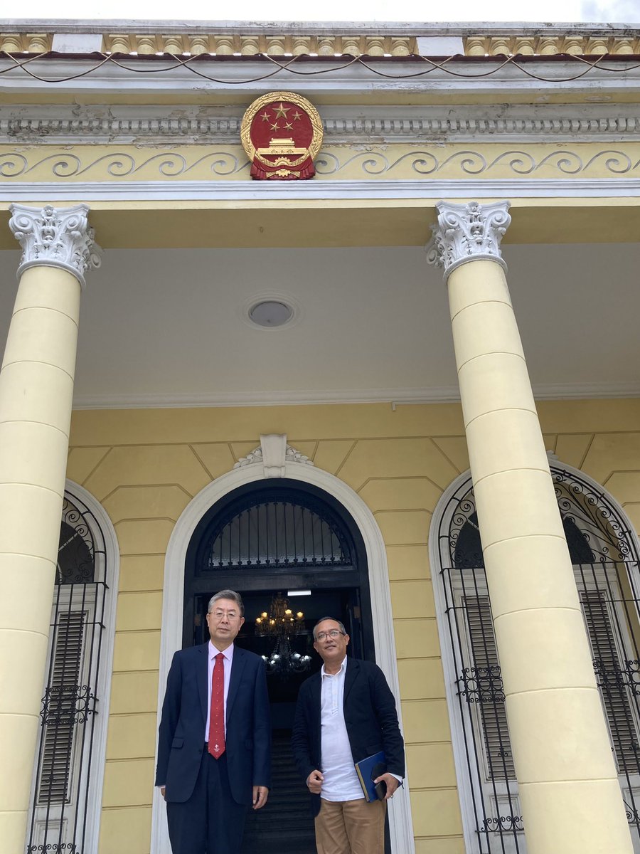 Emb.<a href="/MahuiChina/">MA Hui 马 辉</a> sostuvo encuentro con Sr.<a href="/JarquinLang/">Wilfredo Jarquin Lang</a>,nuevo Emb d Nicaragua en #Cuba.Ratificaron q restablecimiento d RRDD entre 2 paises corresponde a la tendencia predominante d la historia y la corriente d los tiempos y resaltaron la voluntad d estrechar los lazos bilaterales.